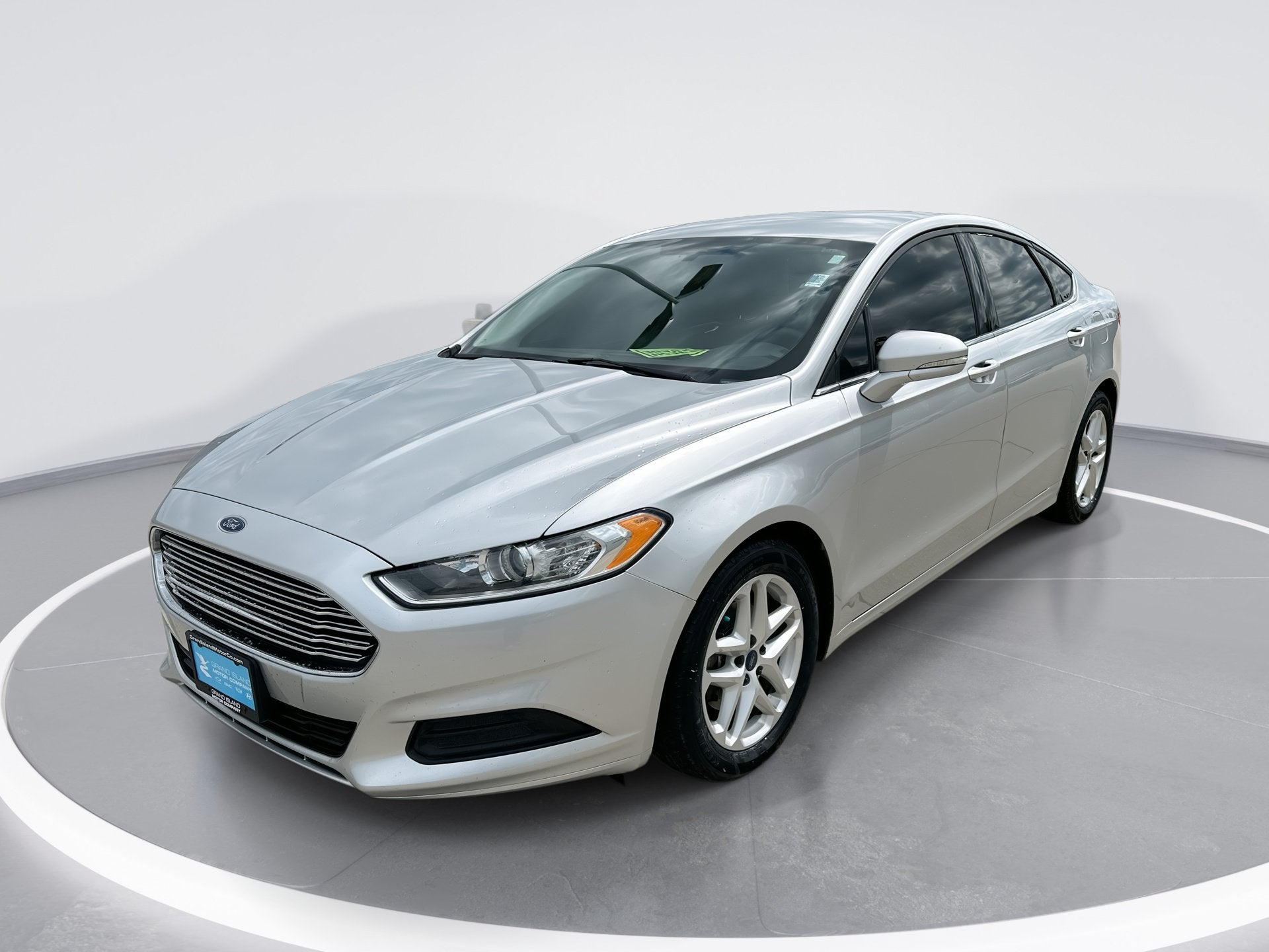 2016 Ford Fusion SE in Other — front three-quarter view